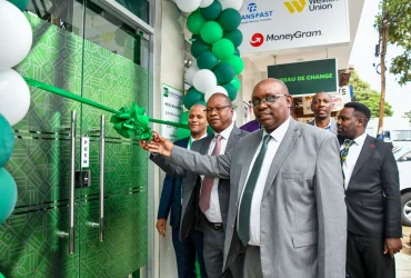 Anthony Mburu, Managing Director and CEO of Kingdom Bank (right), Godfrey Mburia, Director Co-operative Bank of Kenya (center), and William Mwaghogho, Branch Manager Kingdom Bank Meru Branch, cutting the ribbon to inaugurate the Bank’s newest branch in Meru County.